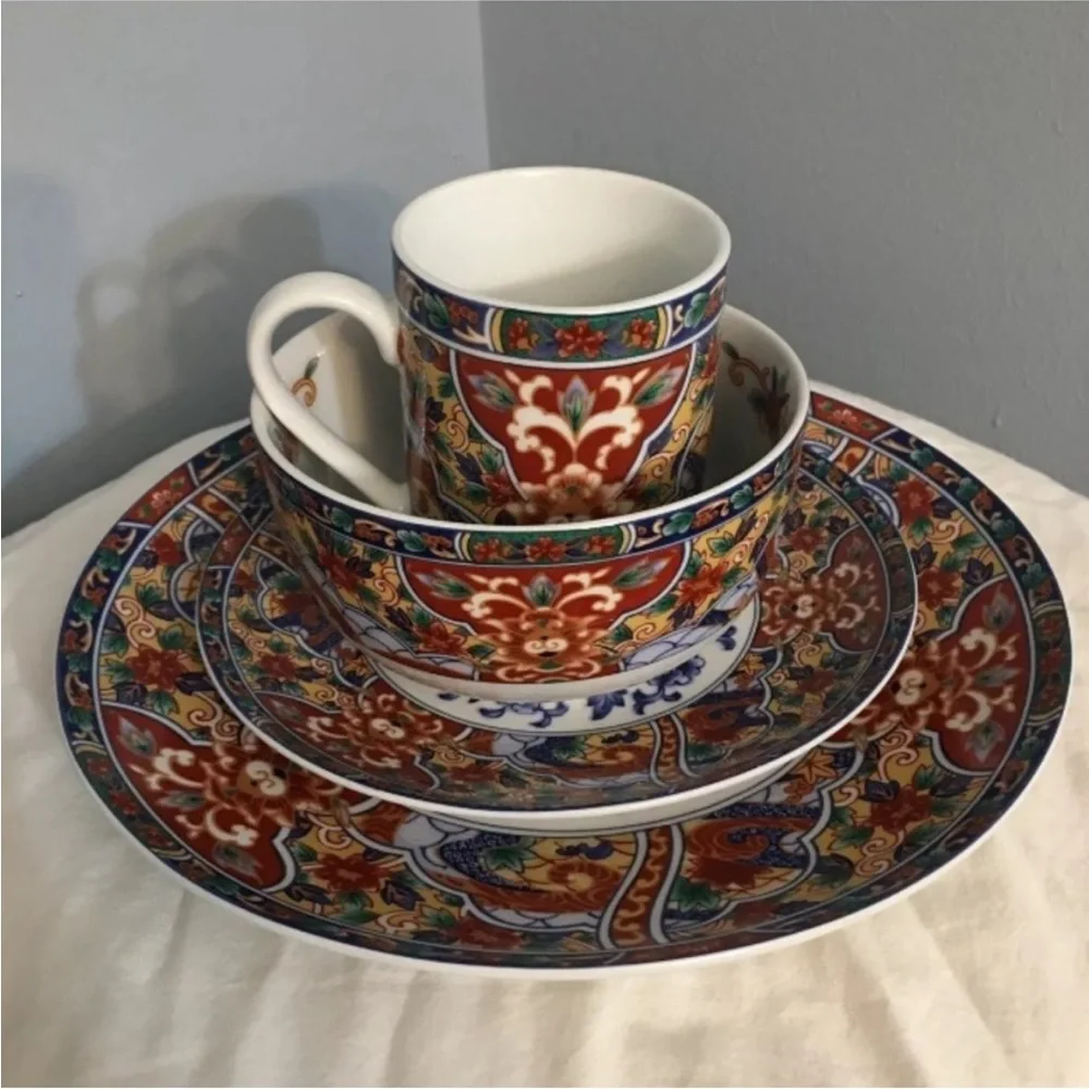 Imari Edo 4 Piece Place Setting - 1 dinner plate, 1 salad plate, 1 bowl & 1 cup